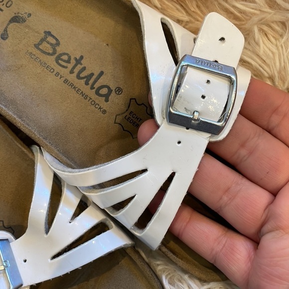 BIRKENSTOCK | Betula | Single Strap Patent Leather White Sandals | Size 38 - Picture 3 of 9